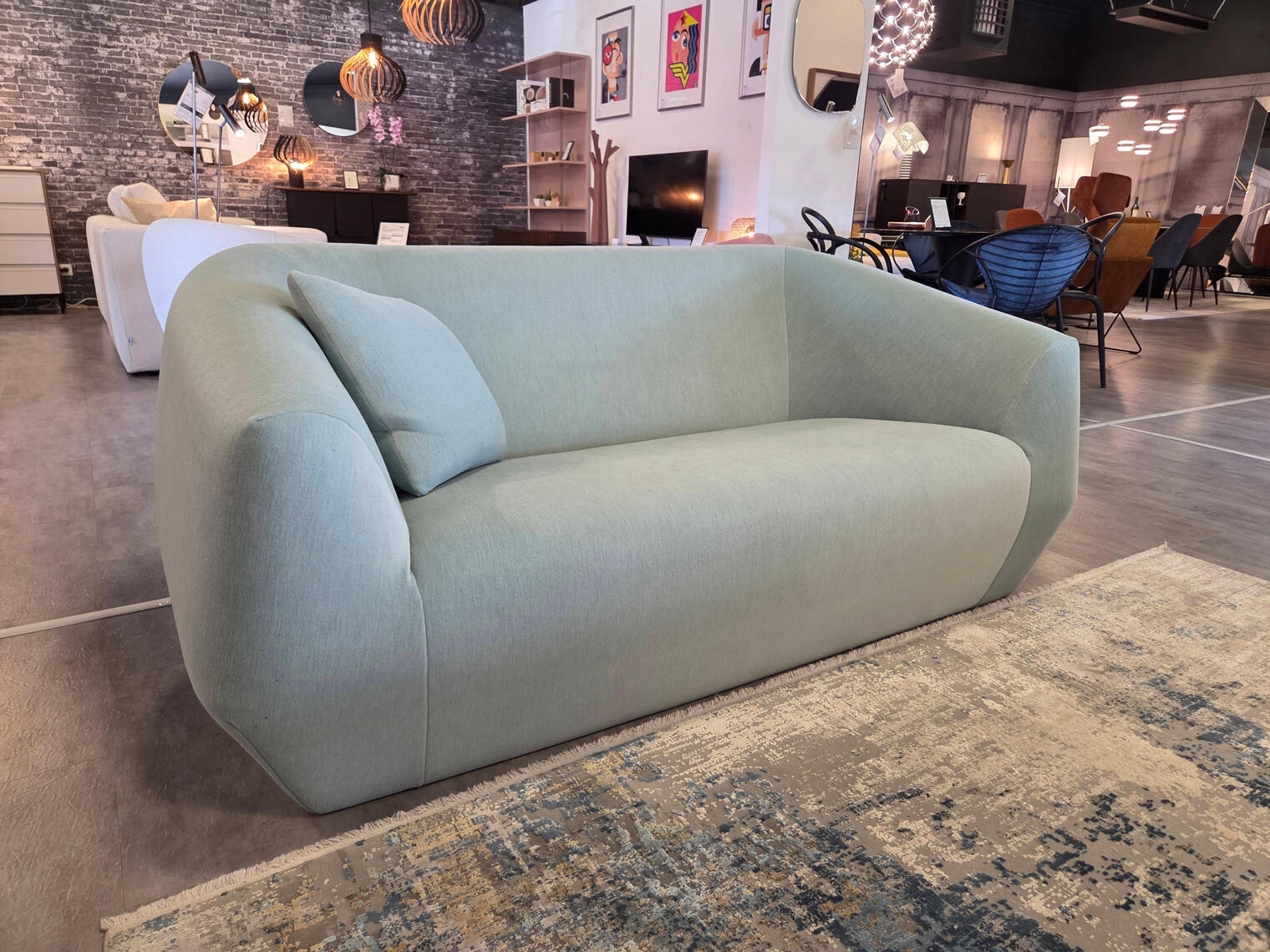 Moyen canapé UNCOVER : 1995 € au lieu de 4013 € / Tissu GENTLE coloris Herbal / Dimensions L1800 x P1110 x HT790 mm