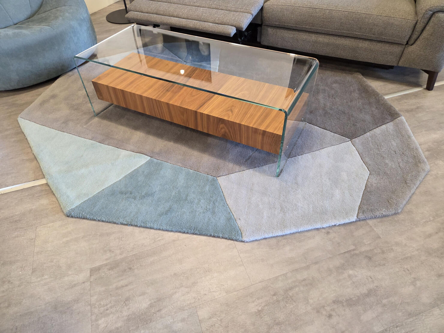 Tapis MENHIR : 771 € au lieu de 1543 € / Dimensions L2000 x P2500 x H30 mm