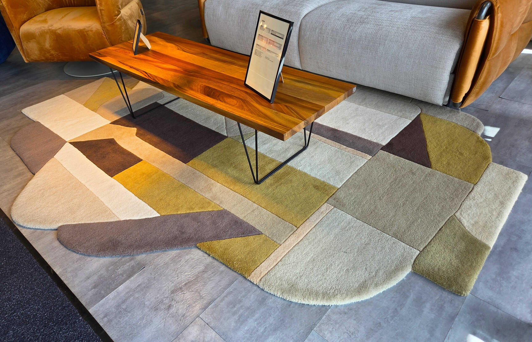 Tapis SONJA : 600 € au lieu de 1298 € / Dimensions L2000 x P2500 x H30 mm